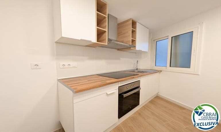 2 bedroom Apartment for sale in Portbou - € 139,000 (Ref: 10011575)