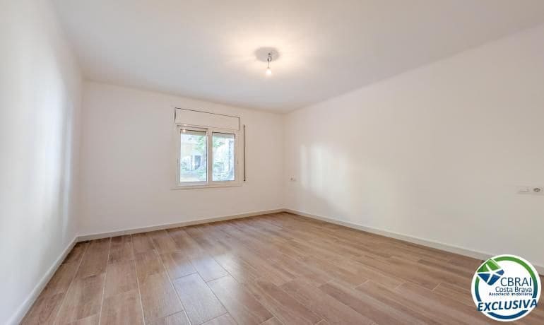 2 bedroom Apartment for sale in Portbou - € 139,000 (Ref: 10011575)