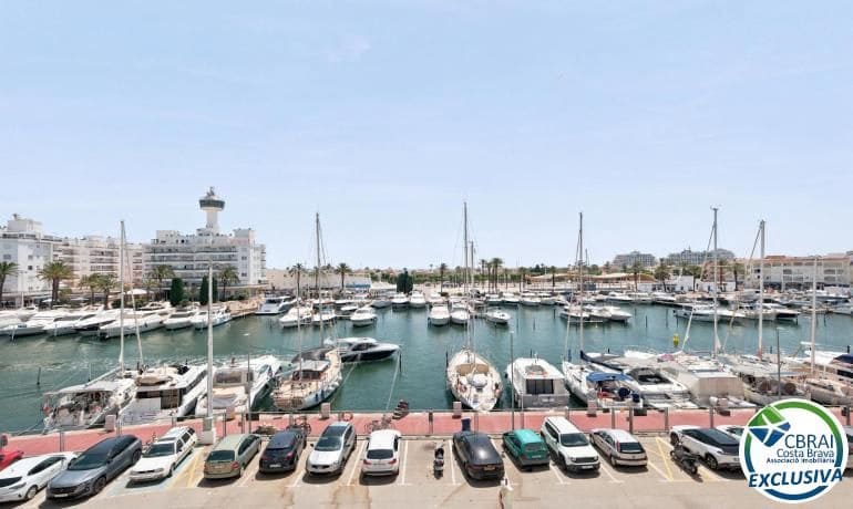 Apartamento para venda em Empuriabrava - 135 000 € (Ref: 10032196)