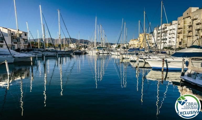 Apartamento para venda em Empuriabrava - 135 000 € (Ref: 10032196)