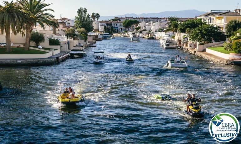 Apartamento para venda em Empuriabrava - 135 000 € (Ref: 10032196)
