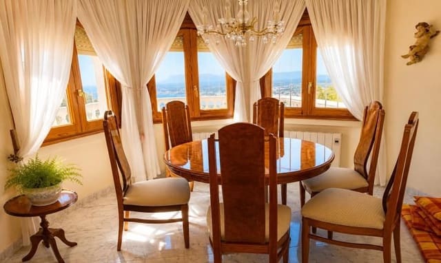 2 slaapkamer Villa te koop in Roses met garage - € 545.000 (Ref: 10032197)