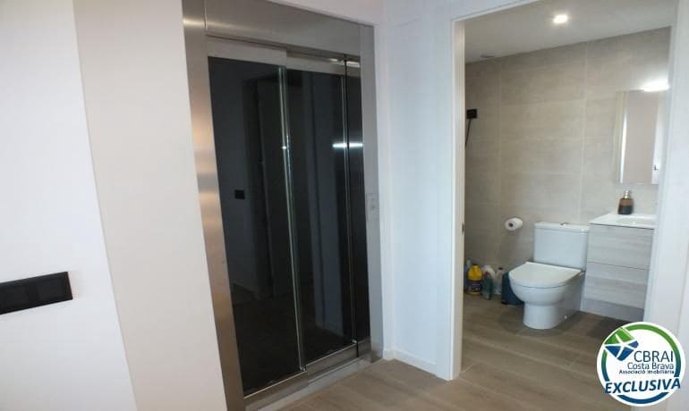 3 slaapkamer Villa te koop in Roses met zwembad garage - € 1.499.000 (Ref: 10055472)
