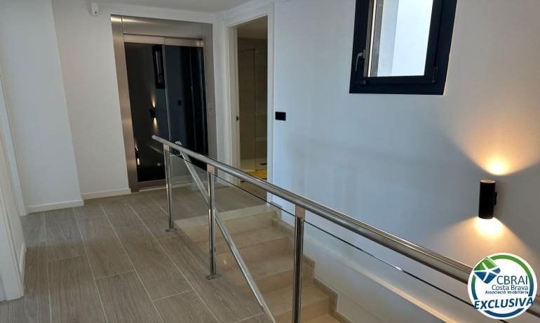 3 slaapkamer Villa te koop in Roses met zwembad garage - € 1.499.000 (Ref: 10055472)
