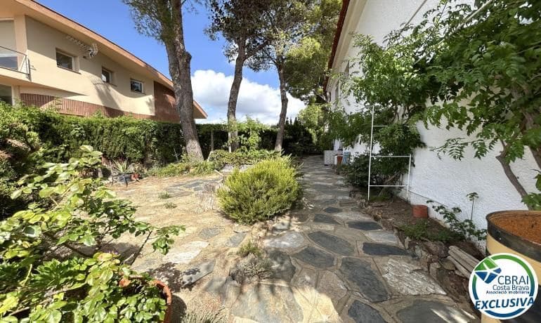 Chalet de 6 habitaciones en Llançà en venta con garaje - 690.000 € (Ref: 10055473)