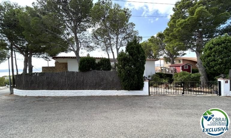 Chalet de 6 habitaciones en Llançà en venta con garaje - 690.000 € (Ref: 10055473)