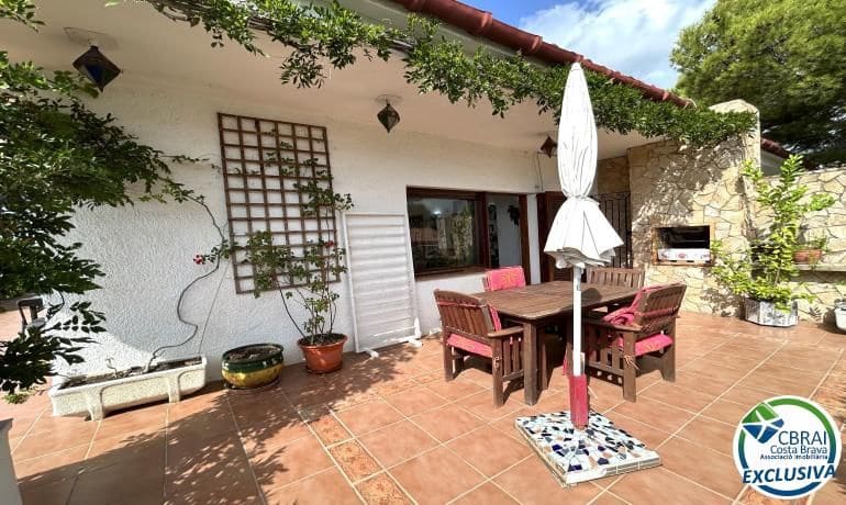 Chalet de 6 habitaciones en Llançà en venta con garaje - 690.000 € (Ref: 10055473)