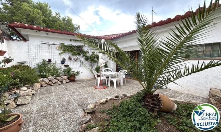 Chalet de 6 habitaciones en Llançà en venta con garaje - 690.000 € (Ref: 10055473)