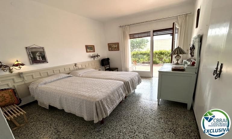 Chalet de 6 habitaciones en Llançà en venta con garaje - 690.000 € (Ref: 10055473)
