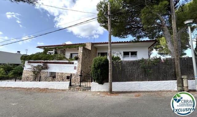 Chalet de 6 habitaciones en Llançà en venta con garaje - 690.000 € (Ref: 10055473)