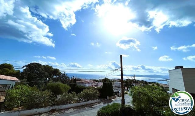 Chalet de 6 habitaciones en Llançà en venta con garaje - 690.000 € (Ref: 10055473)