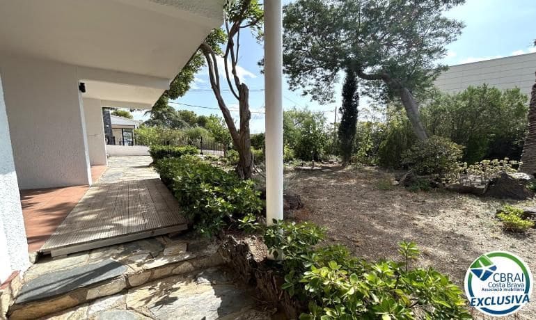 Chalet de 6 habitaciones en Llançà en venta con garaje - 690.000 € (Ref: 10055473)