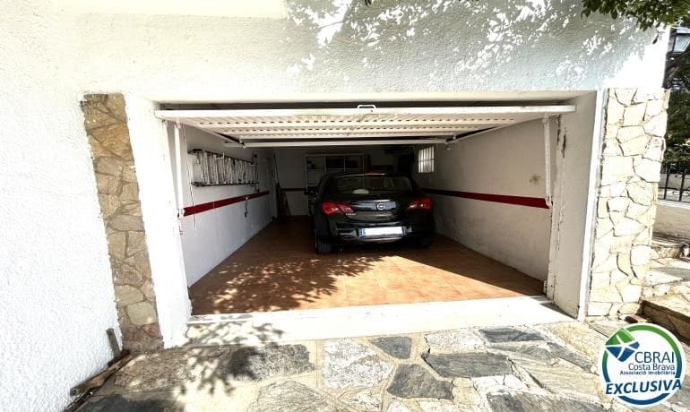 Chalet de 6 habitaciones en Llançà en venta con garaje - 690.000 € (Ref: 10055473)