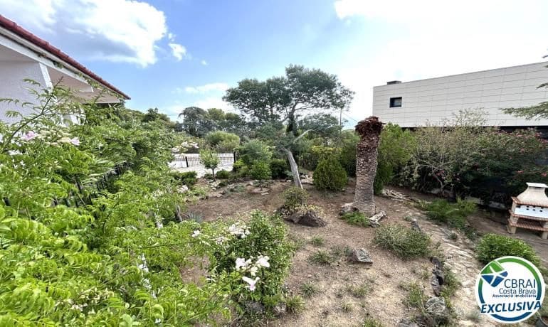 Chalet de 6 habitaciones en Llançà en venta con garaje - 690.000 € (Ref: 10055473)