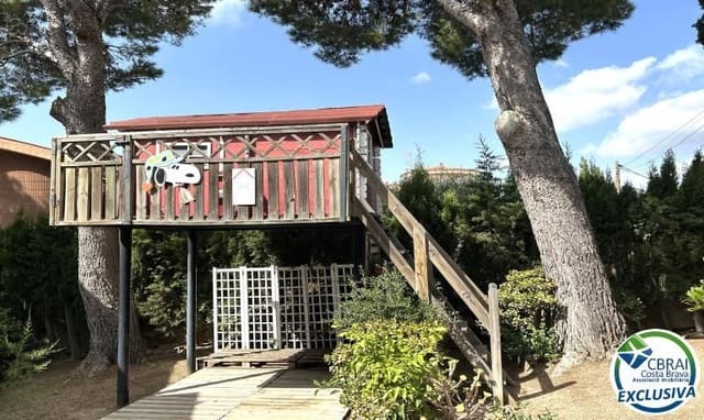 Chalet de 6 habitaciones en Llançà en venta con garaje - 690.000 € (Ref: 10055473)