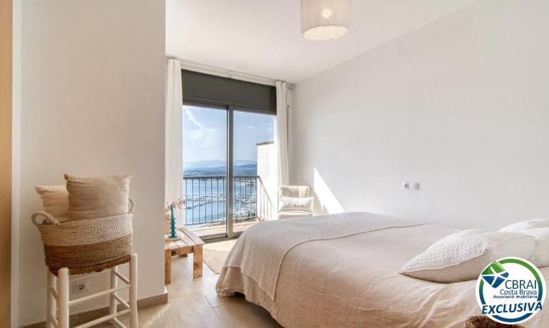 3 slaapkamer Halfvrijstaande villa te koop in Roses met garage - € 655.000 (Ref: 10100346)