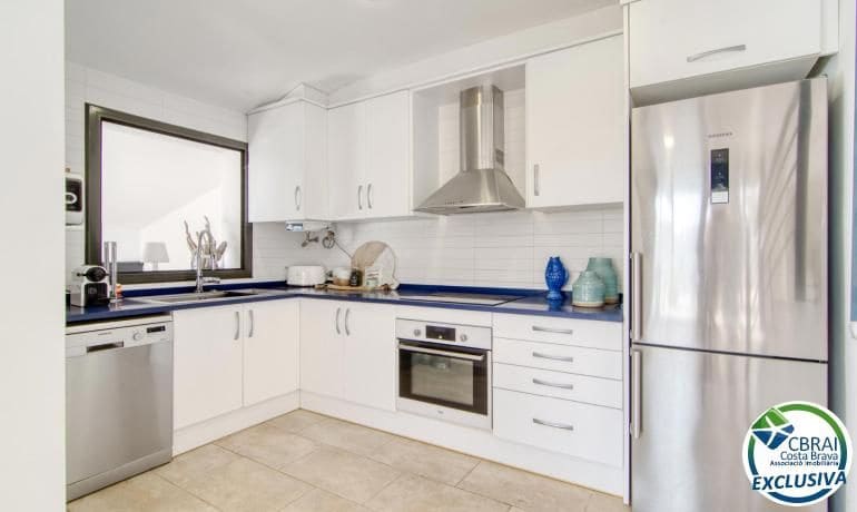 3 slaapkamer Halfvrijstaande villa te koop in Roses met garage - € 655.000 (Ref: 10100346)