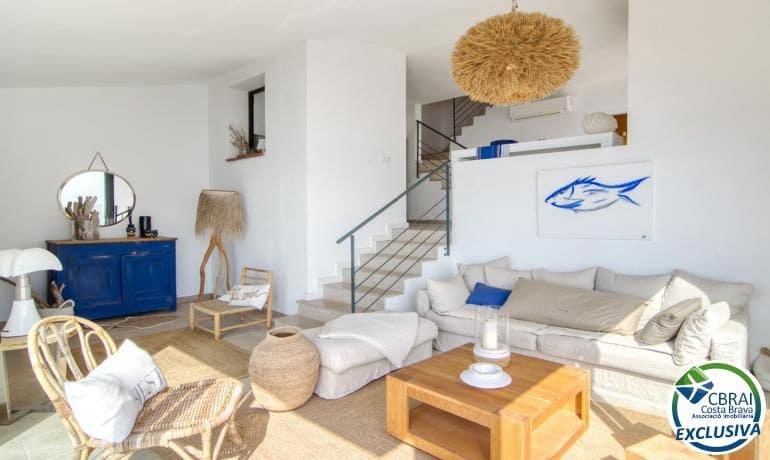 3 slaapkamer Halfvrijstaande villa te koop in Roses met garage - € 655.000 (Ref: 10100346)