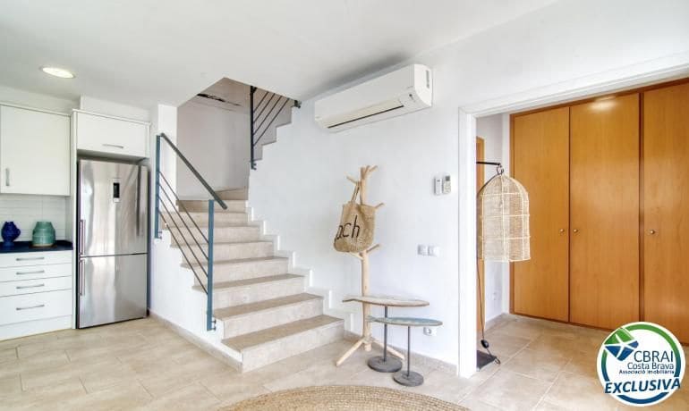 3 slaapkamer Halfvrijstaande villa te koop in Roses met garage - € 655.000 (Ref: 10100346)