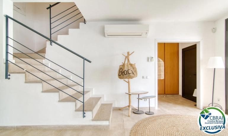3 slaapkamer Halfvrijstaande villa te koop in Roses met garage - € 655.000 (Ref: 10100346)