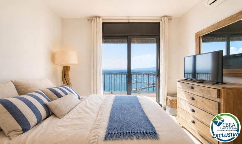 3 slaapkamer Halfvrijstaande villa te koop in Roses met garage - € 655.000 (Ref: 10100346)