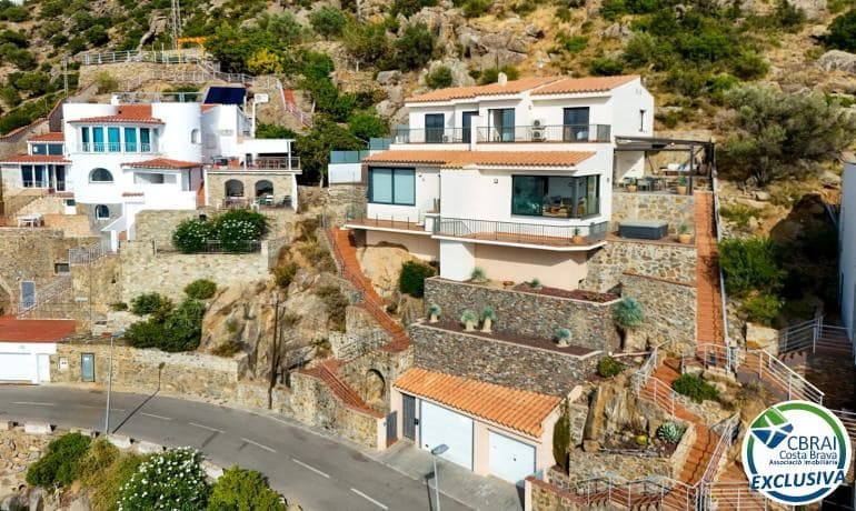 3 slaapkamer Halfvrijstaande villa te koop in Roses met garage - € 655.000 (Ref: 10100346)