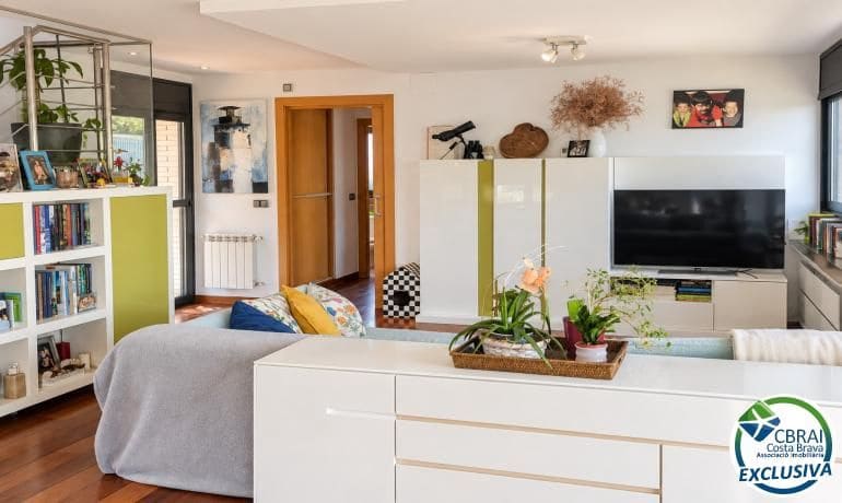 5 soveværelse Villa til salg i Roses med swimmingpool garage - € 620.000 (Ref: 10100347)