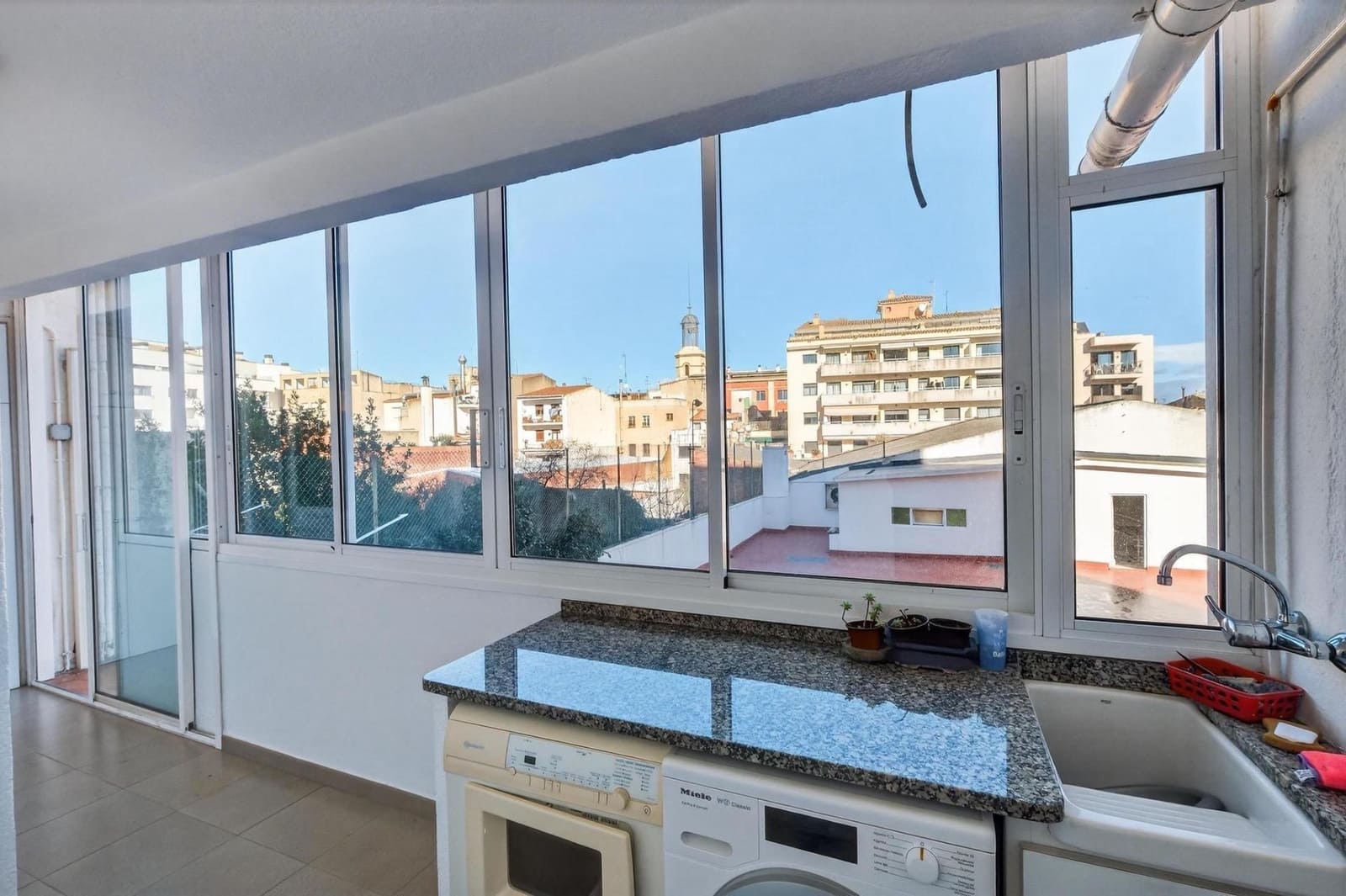 4 slaapkamer Flat te koop in Figueres met garage - € 275.000 (Ref: 10102784)