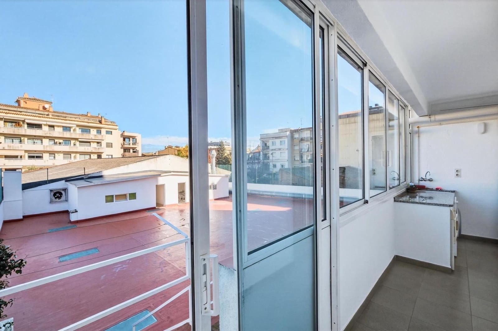 4 slaapkamer Flat te koop in Figueres met garage - € 275.000 (Ref: 10102784)