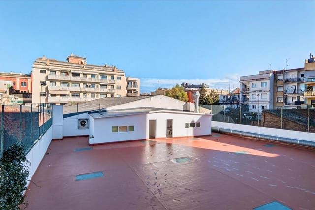 4 slaapkamer Flat te koop in Figueres met garage - € 275.000 (Ref: 10102784)