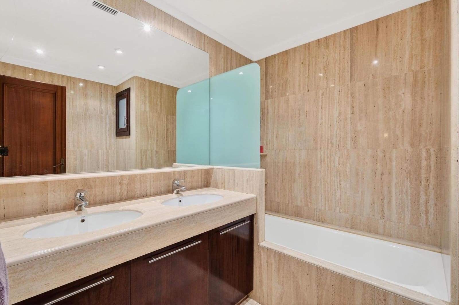 4 slaapkamer Flat te koop in Figueres met garage - € 275.000 (Ref: 10102784)