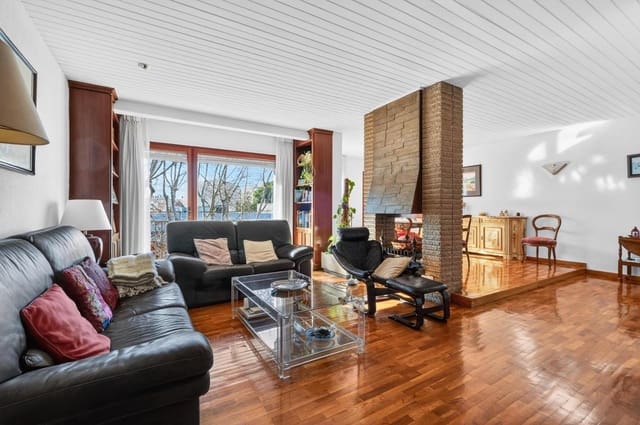 4 slaapkamer Flat te koop in Figueres met garage - € 275.000 (Ref: 10102784)