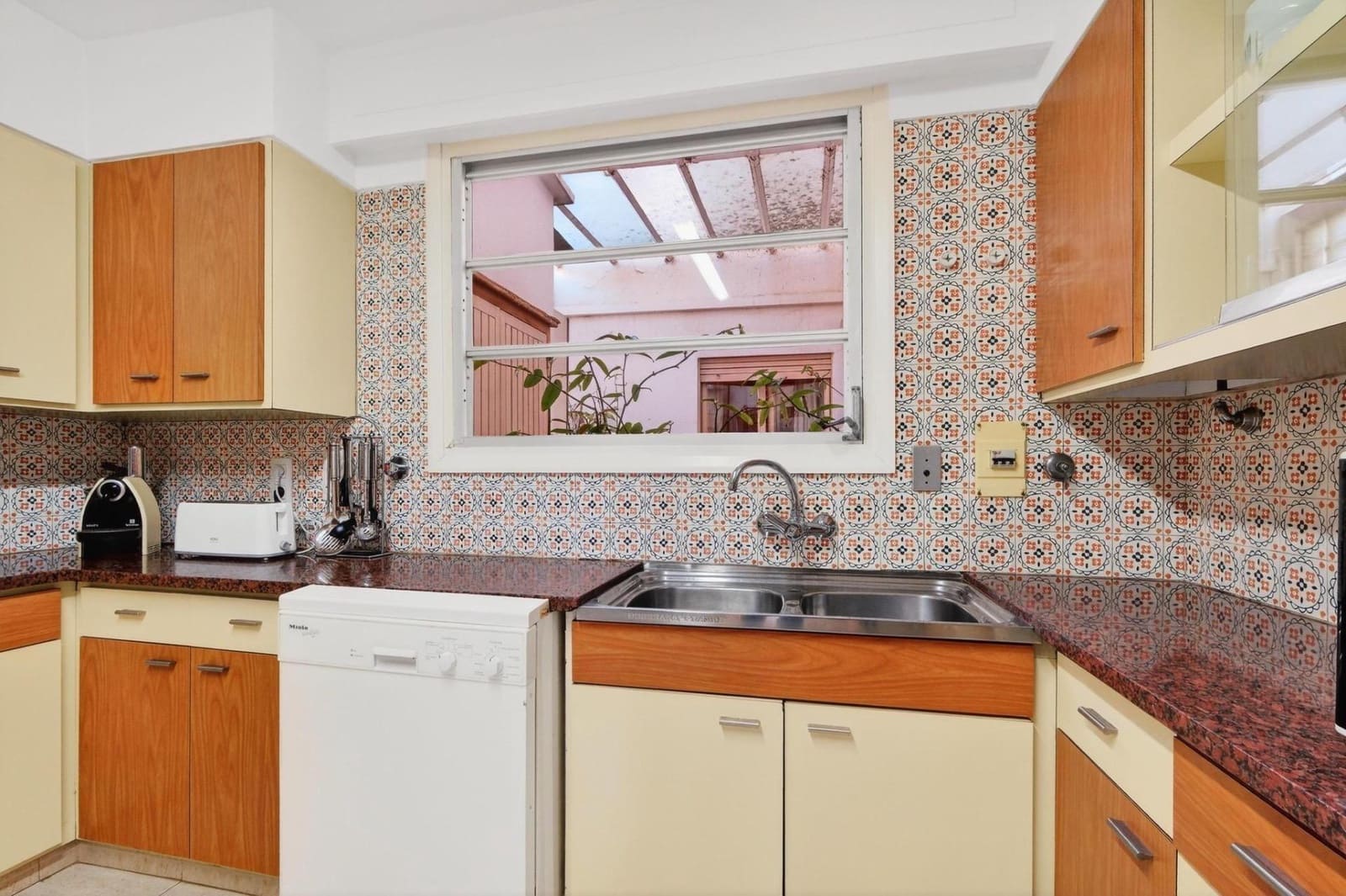 4 slaapkamer Flat te koop in Figueres met garage - € 275.000 (Ref: 10102784)