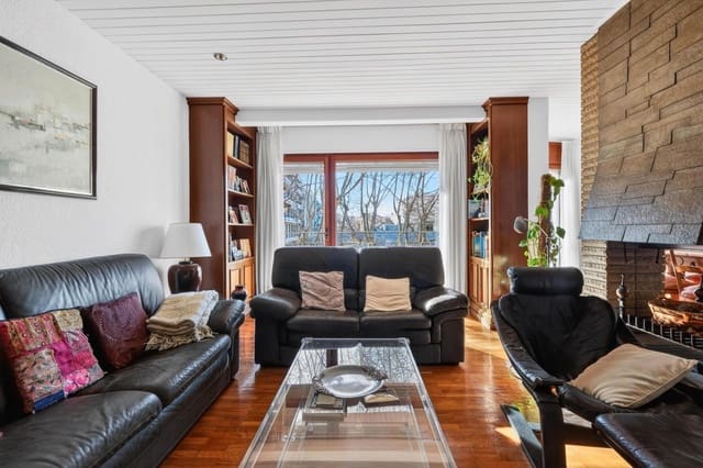 4 slaapkamer Flat te koop in Figueres met garage - € 275.000 (Ref: 10102784)