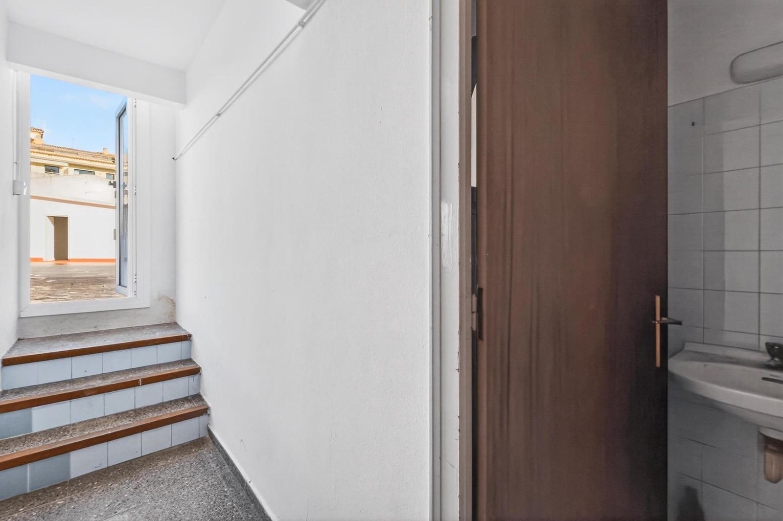4 slaapkamer Flat te koop in Figueres met garage - € 275.000 (Ref: 10102784)