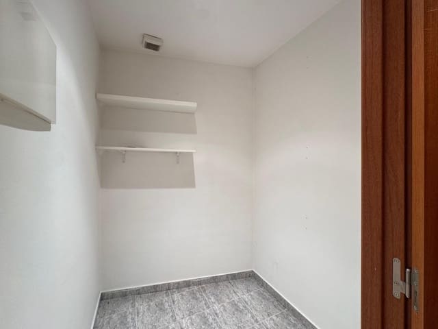 Apartamento de 4 habitaciones en Figueres en venta con garaje - 295.000 € (Ref: 10102785)