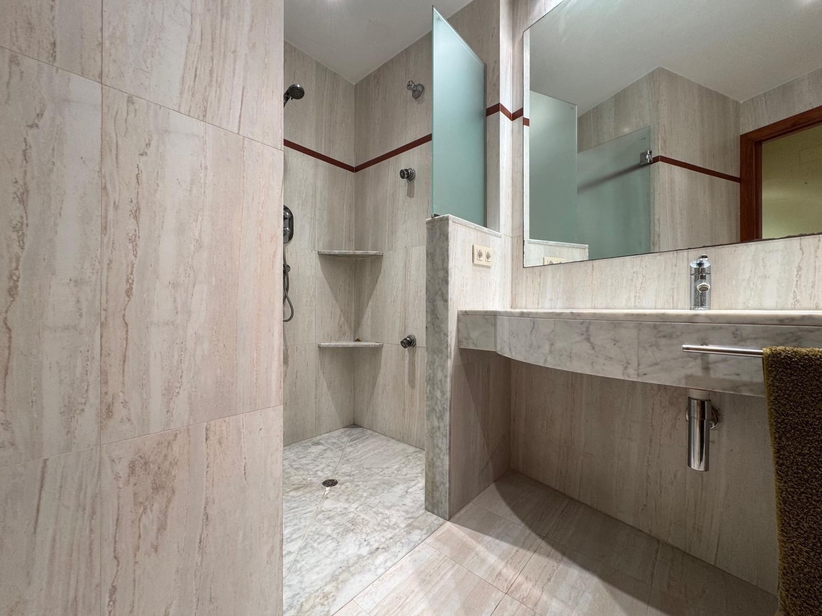 Apartamento de 4 habitaciones en Figueres en venta con garaje - 295.000 € (Ref: 10102785)
