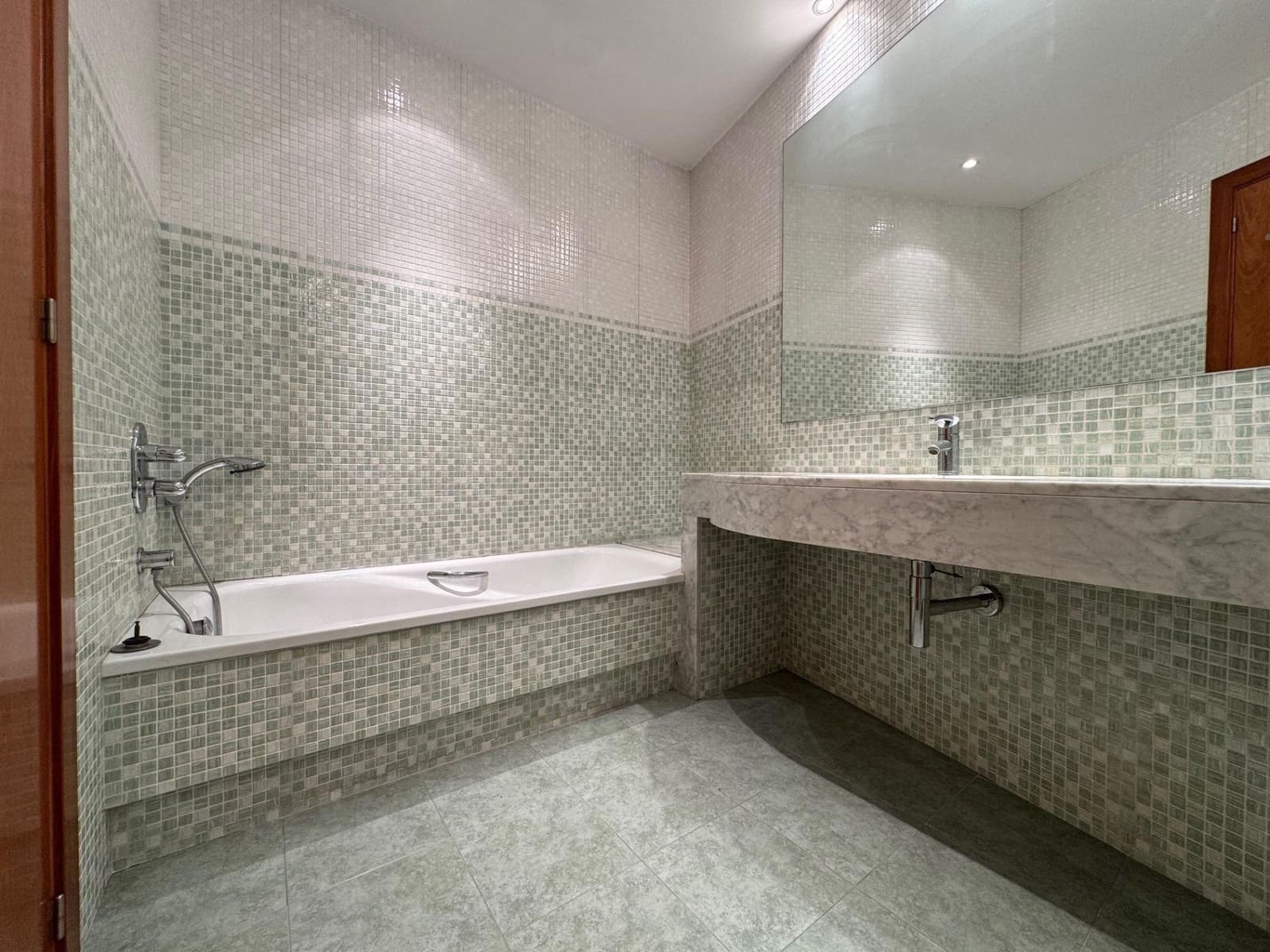 Apartamento de 4 habitaciones en Figueres en venta con garaje - 295.000 € (Ref: 10102785)