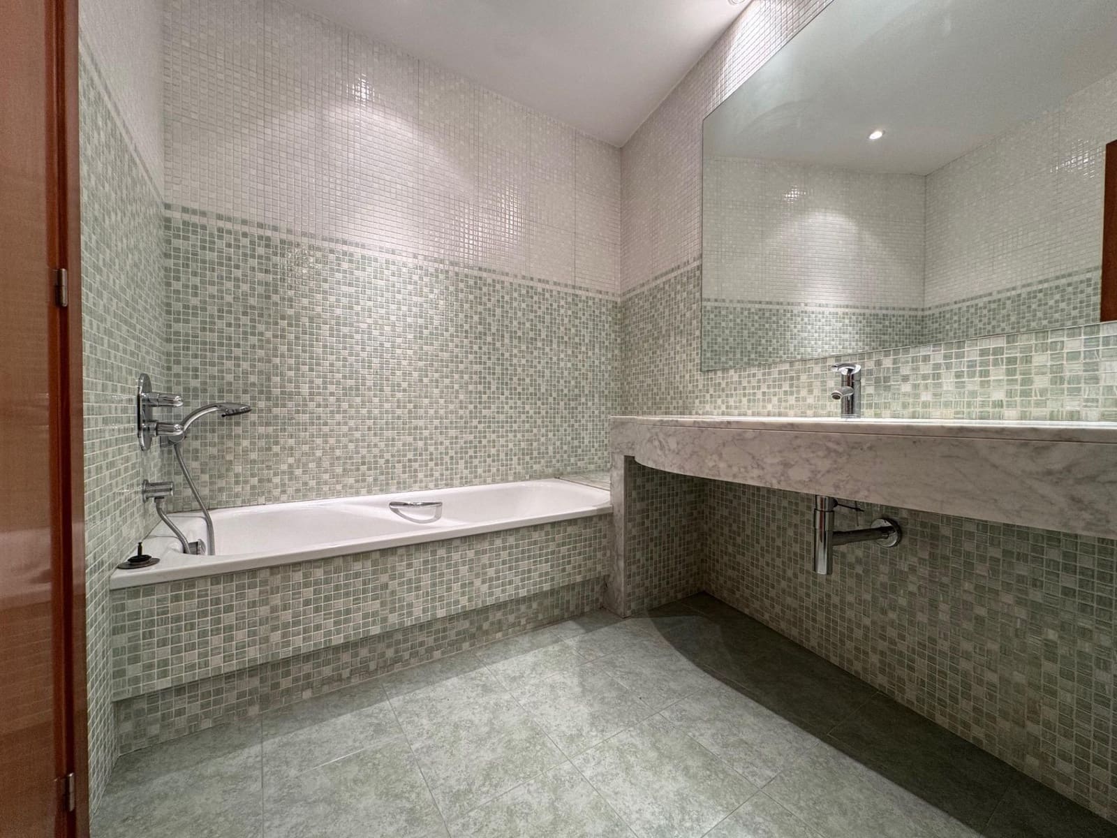 Apartamento de 4 habitaciones en Figueres en venta con garaje - 295.000 € (Ref: 10102785)