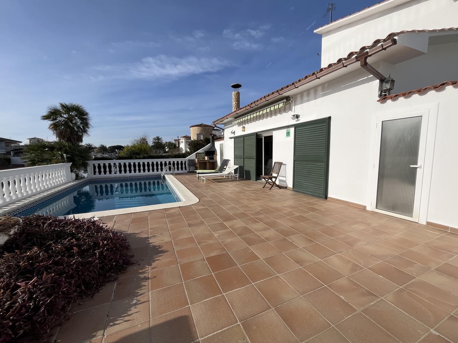 3 soveværelse Villa til salg i Empuriabrava med swimmingpool - € 1.200.000 (Ref: 10102786)