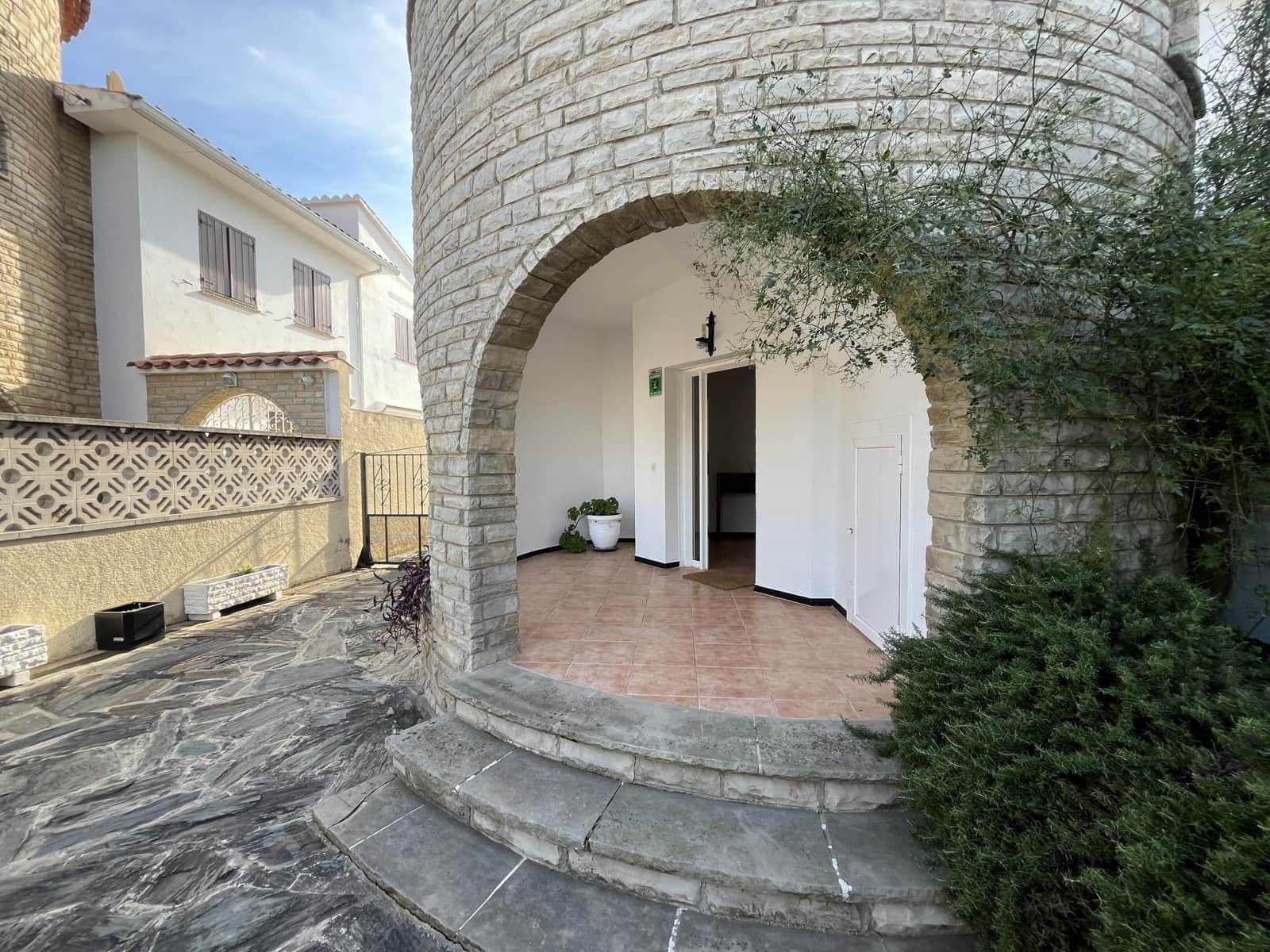 3 soveværelse Villa til salg i Empuriabrava med swimmingpool - € 1.200.000 (Ref: 10102786)