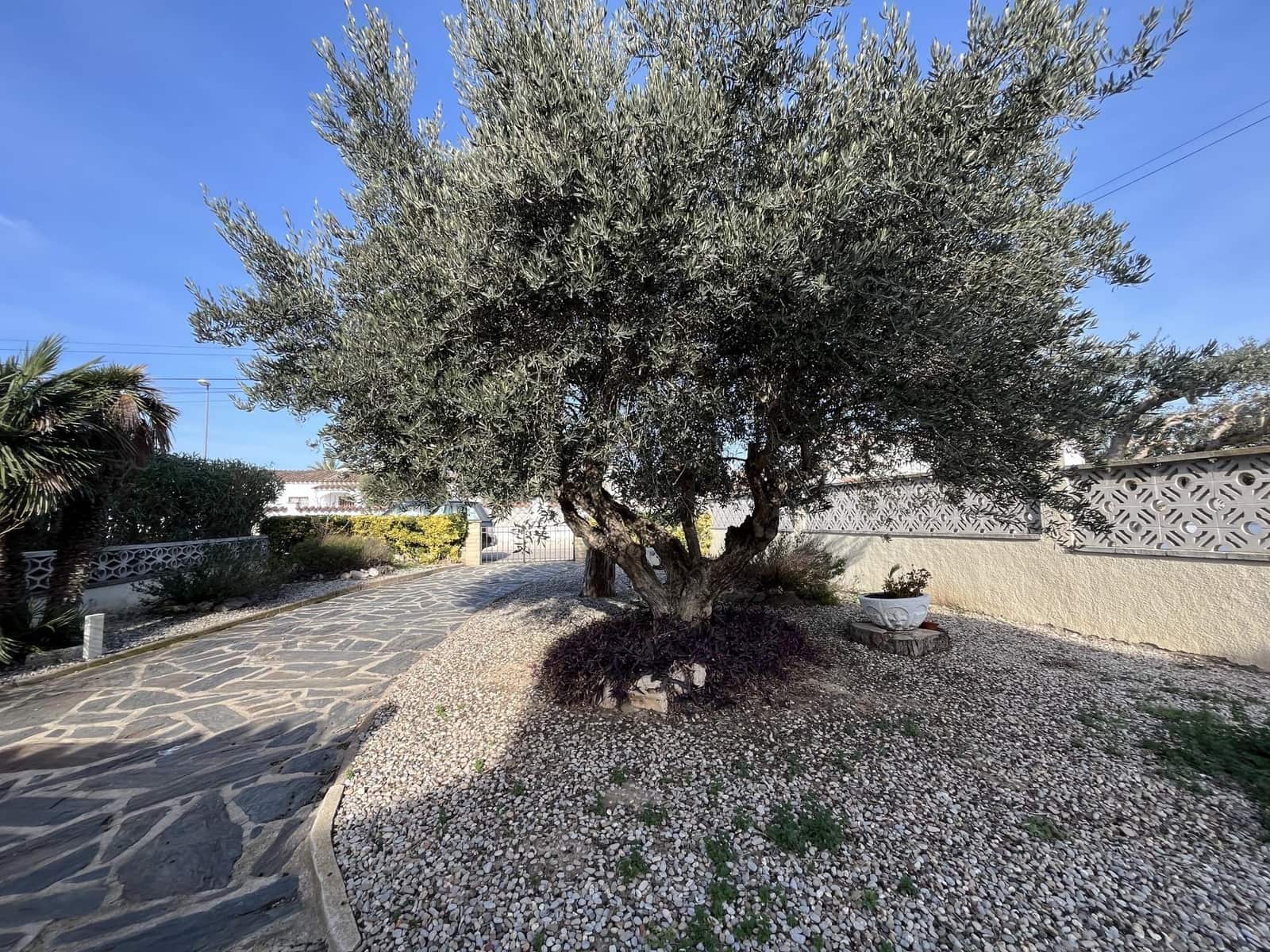 3 soveværelse Villa til salg i Empuriabrava med swimmingpool - € 1.200.000 (Ref: 10102786)