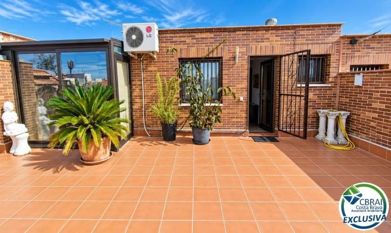 3 bedroom Apartment for sale in Roses with pool garage - € 340,000 (Ref: 10115789)