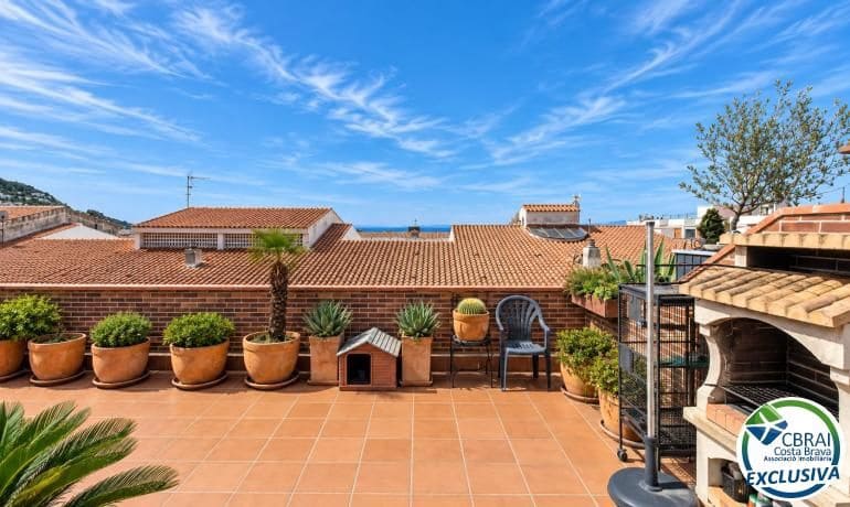 3 bedroom Apartment for sale in Roses with pool garage - € 340,000 (Ref: 10115789)