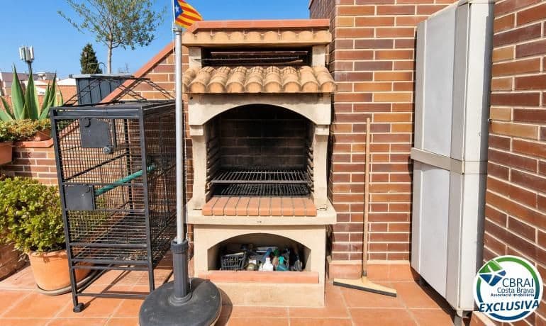 3 bedroom Apartment for sale in Roses with pool garage - € 340,000 (Ref: 10115789)