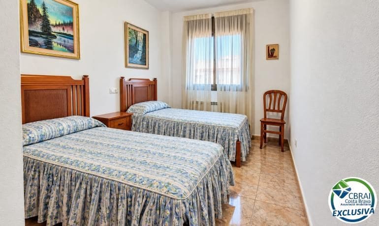 3 bedroom Apartment for sale in Roses with pool garage - € 340,000 (Ref: 10115789)