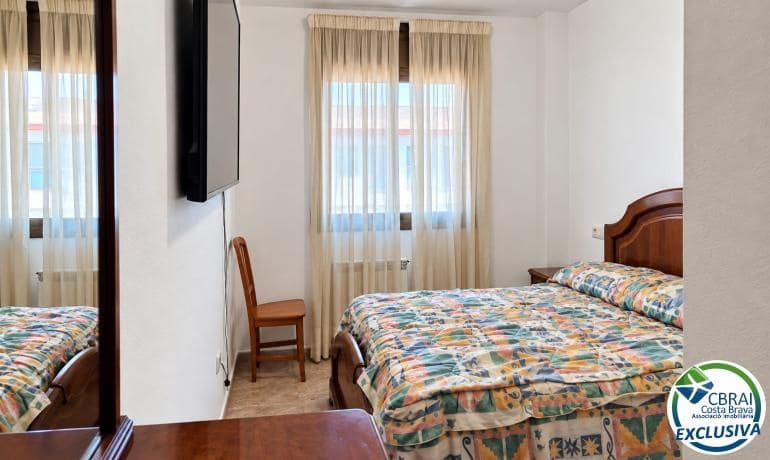 3 bedroom Apartment for sale in Roses with pool garage - € 340,000 (Ref: 10115789)