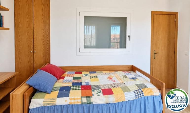3 bedroom Apartment for sale in Roses with pool garage - € 340,000 (Ref: 10115789)