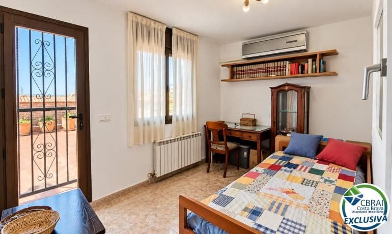 3 bedroom Apartment for sale in Roses with pool garage - € 340,000 (Ref: 10115789)