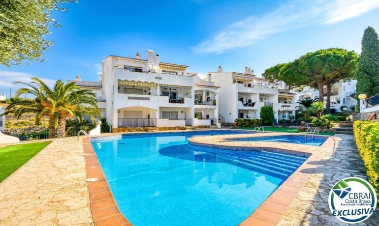 1 bedroom Apartment for sale in Roses with pool garage - € 135,000 (Ref: 10115790)